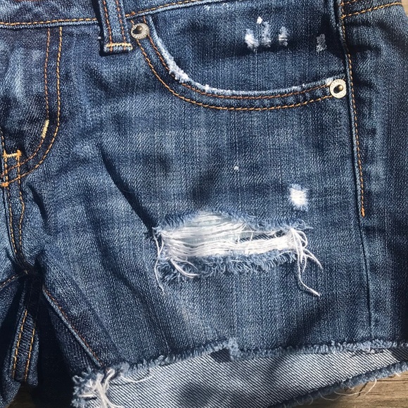American Eagle Destroyed Jean Shorts Size 2 - Picture 5 of 6